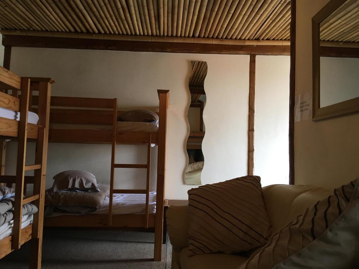 Pantyrathro International Hostel كرمرثن المظهر الخارجي الصورة